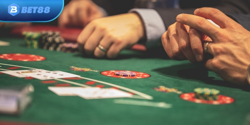 Bluff Trong Poker Chiến Thuật Đánh Lừa Đối Thủ Hiệu Quả Nhất 4 Mẹo hay hãy áp dụng chơi poker trên BET88